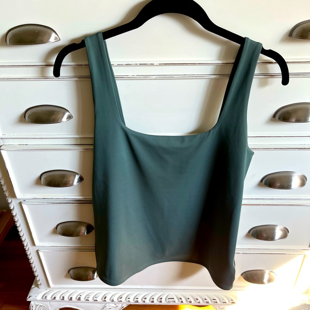 Express Square Neck Body Contour Tank
